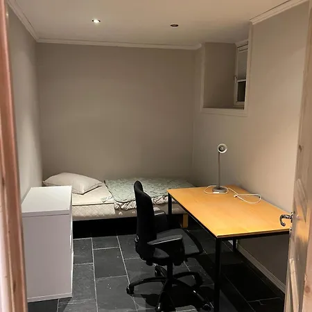 Kjellerleilighet Pa Lund- Sentrumsnaert I Kristiansand Appartement *
