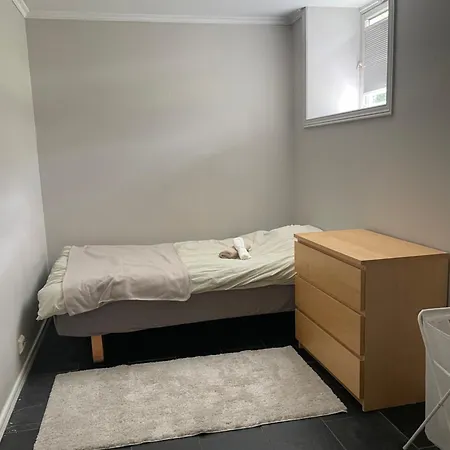 Kjellerleilighet Pa Lund- Sentrumsnaert I Kristiansand Appartement